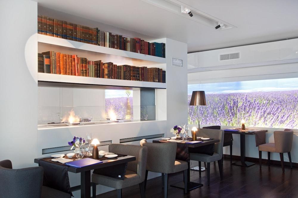 Magna Pars L'Hotel A Parfum, Small Luxury Hotels Of The World Milan Bagian luar foto Interior of the restaurant
