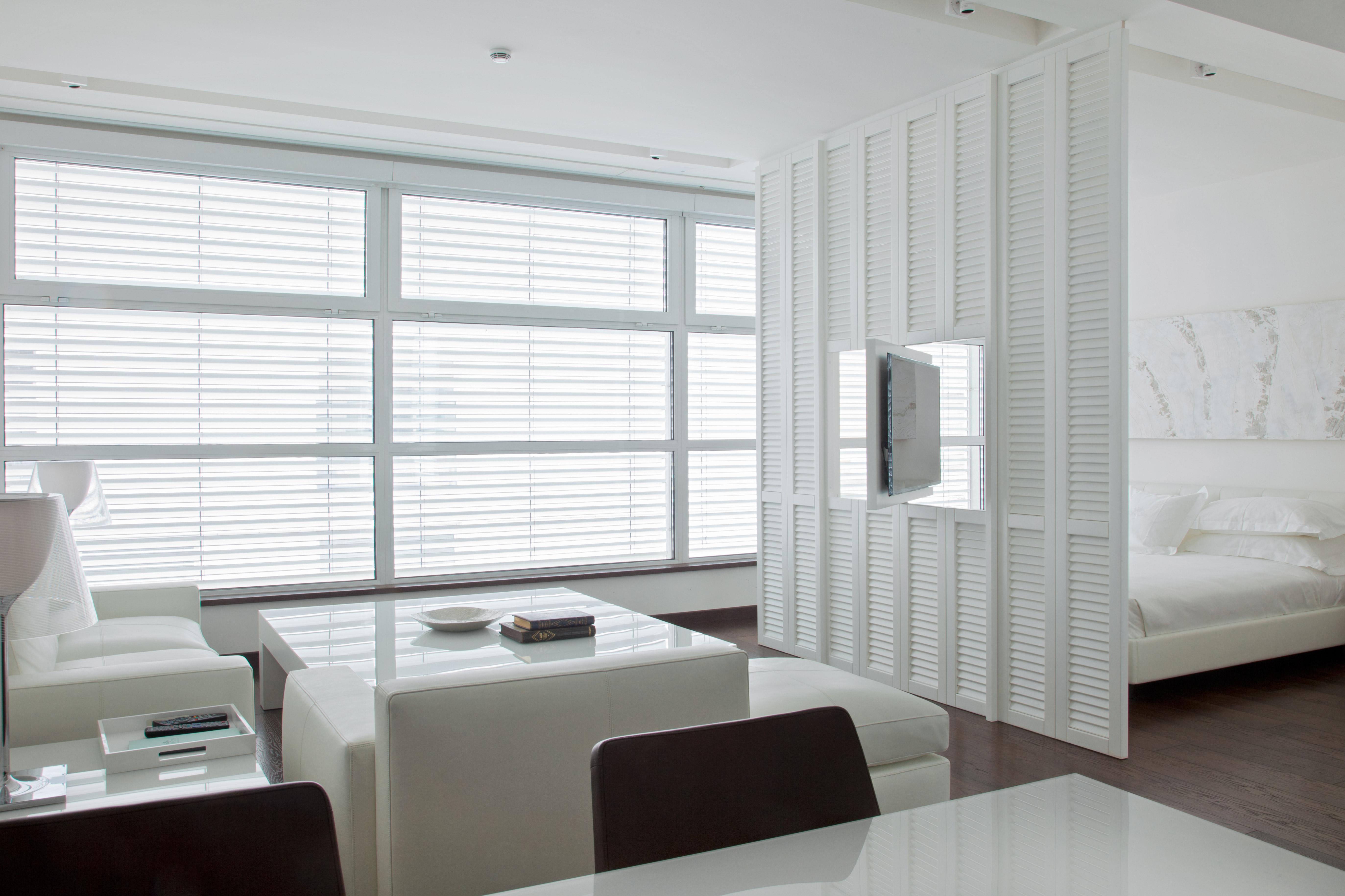 Magna Pars L'Hotel A Parfum, Small Luxury Hotels Of The World Milan Bagian luar foto Venetian blinds
