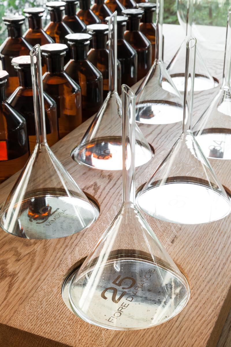 Magna Pars L'Hotel A Parfum, Small Luxury Hotels Of The World Milan Bagian luar foto Tetrahedral pendula