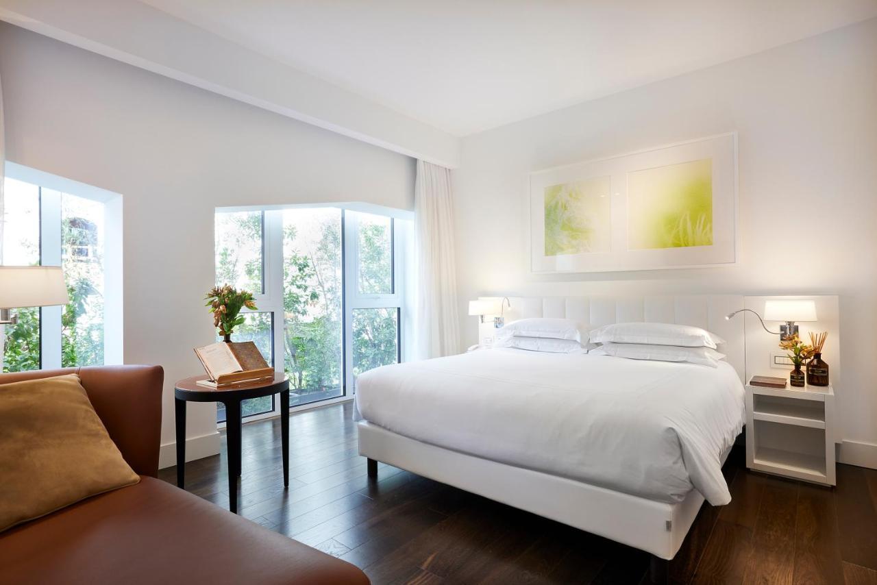 Magna Pars L'Hotel A Parfum, Small Luxury Hotels Of The World Milan Bagian luar foto
