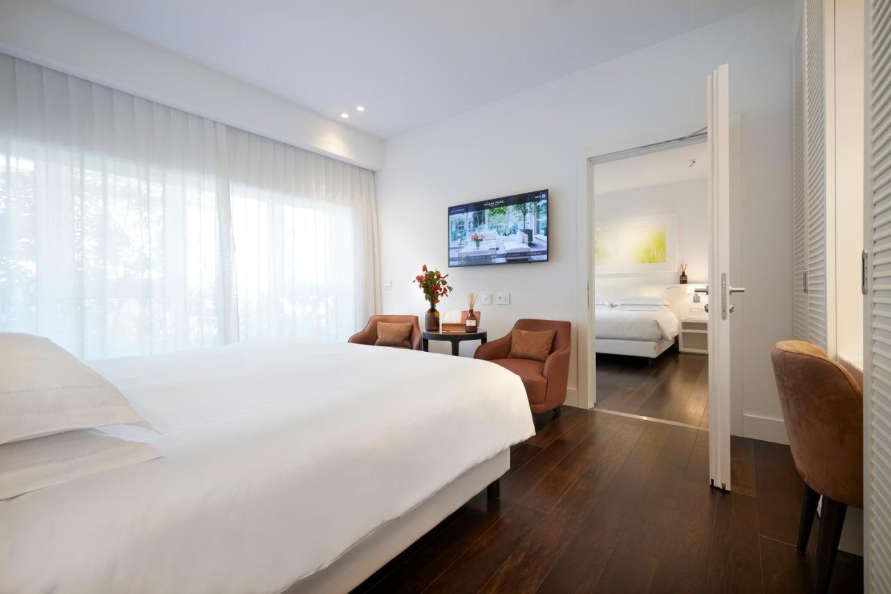 Magna Pars L'Hotel A Parfum, Small Luxury Hotels Of The World Milan Bagian luar foto A room at the hotel
