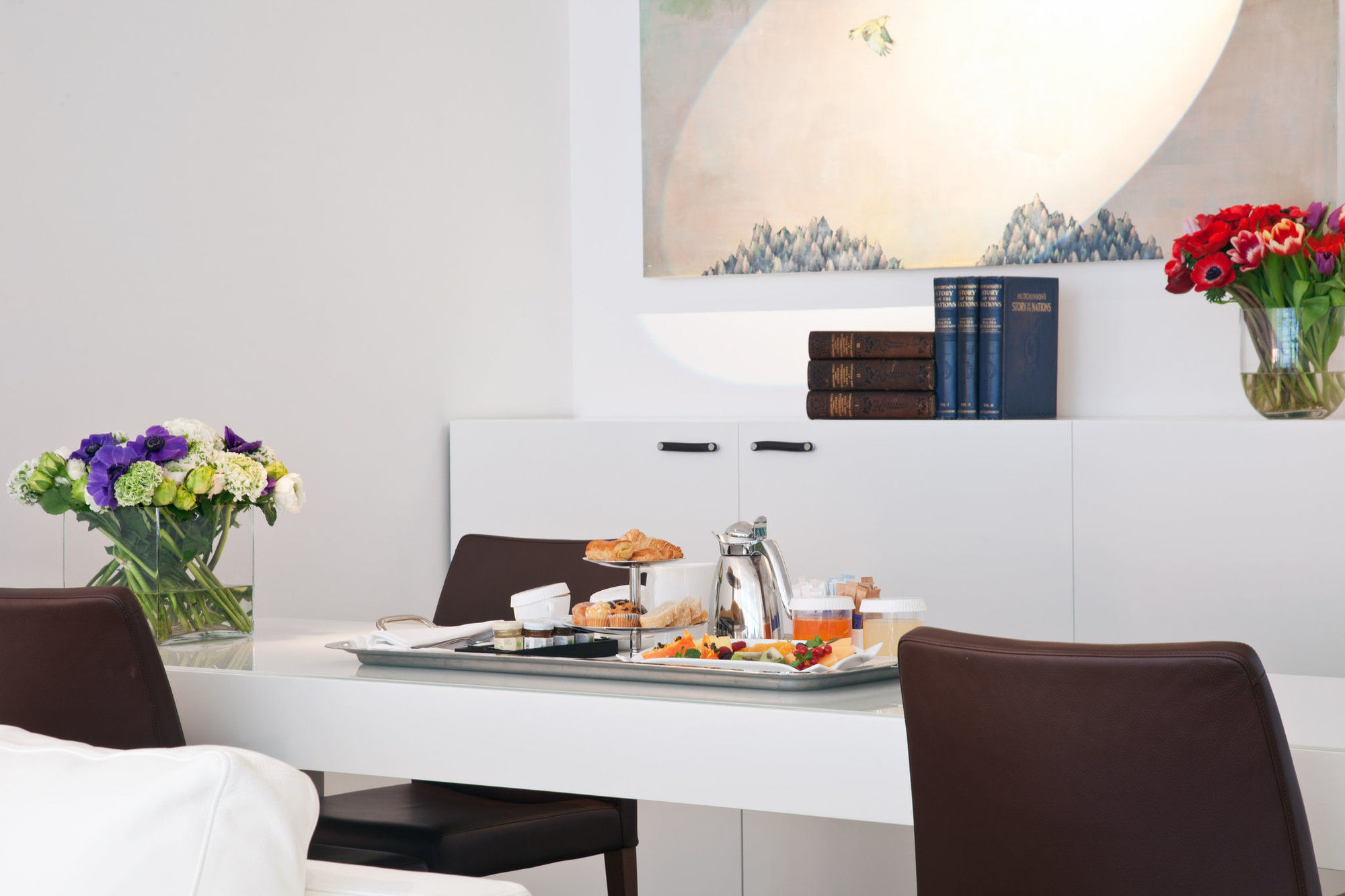 Magna Pars L'Hotel A Parfum, Small Luxury Hotels Of The World Milan Bagian luar foto A typical breakfast tray