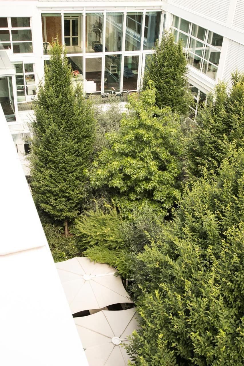 Magna Pars L'Hotel A Parfum, Small Luxury Hotels Of The World Milan Bagian luar foto The garden