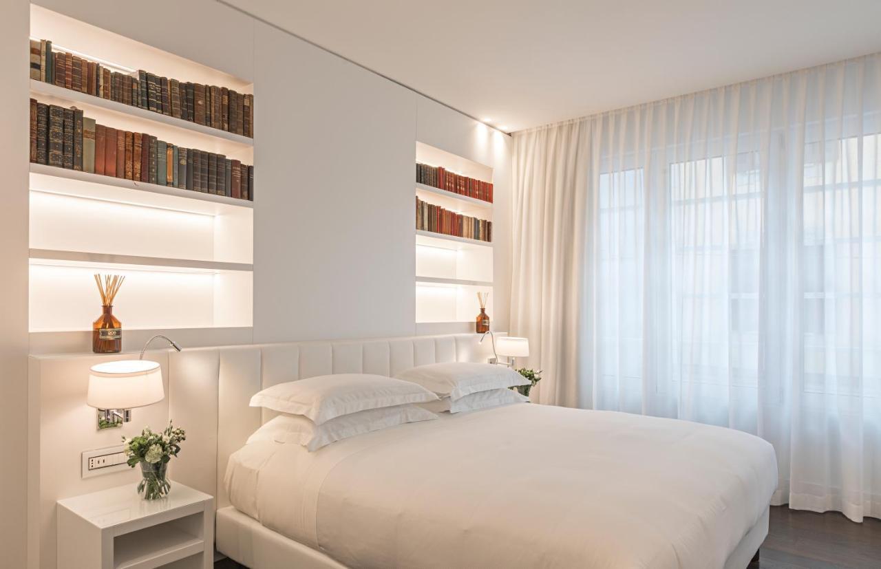 Magna Pars L'Hotel A Parfum, Small Luxury Hotels Of The World Milan Bagian luar foto A room at the hotel